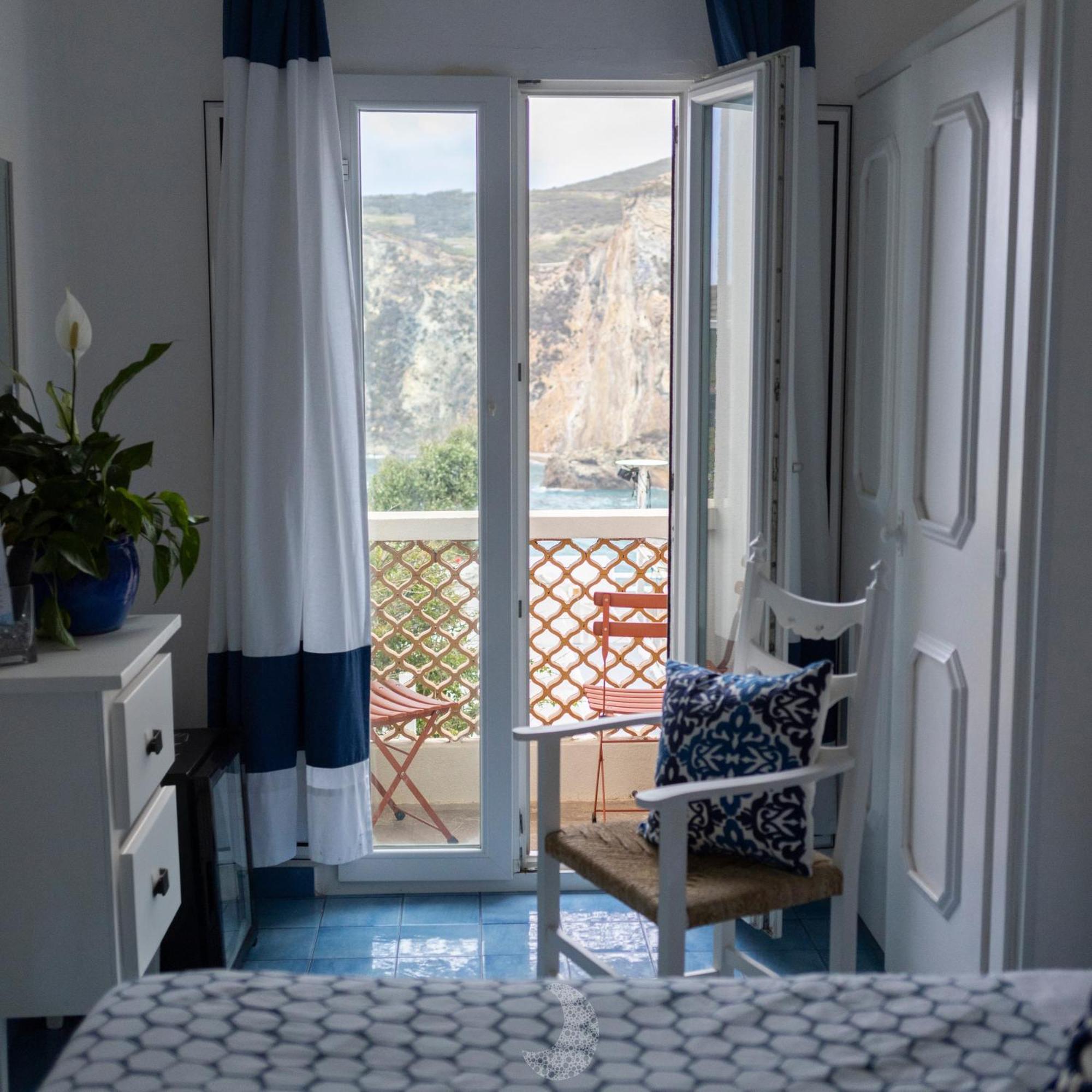 Hotel Chiaia Di Luna Ponza Bagian luar foto